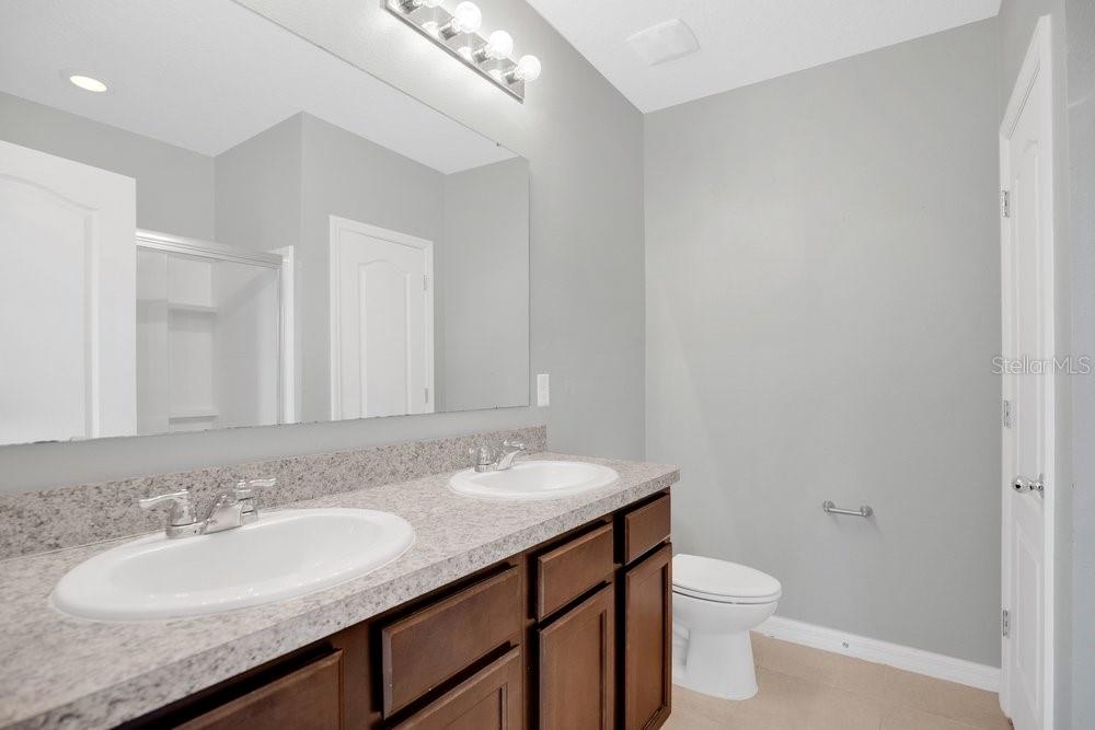 LAKE BLUFF/TOWN CENTER EAST-PH - Residential