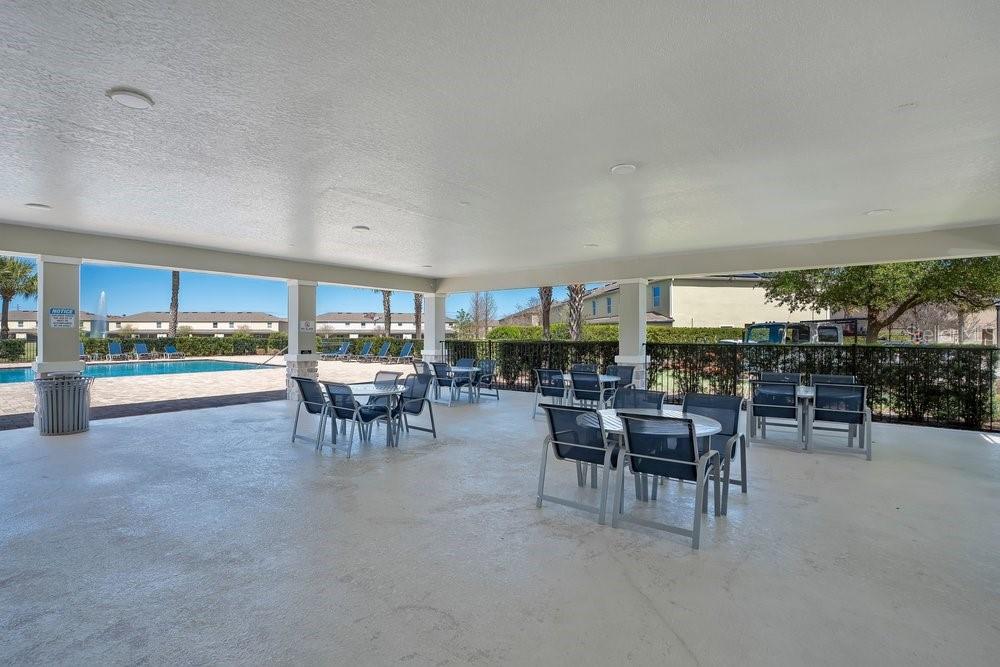 LAKE BLUFF/TOWN CENTER EAST-PH - Residential