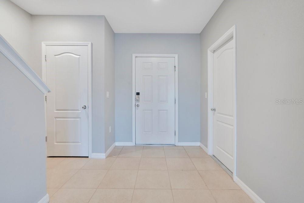 LAKE BLUFF/TOWN CENTER EAST-PH - Residential