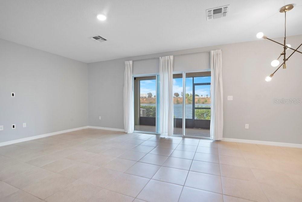 LAKE BLUFF/TOWN CENTER EAST-PH - Residential