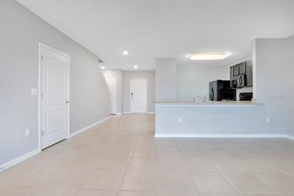 LAKE BLUFF/TOWN CENTER EAST-PH - Residential