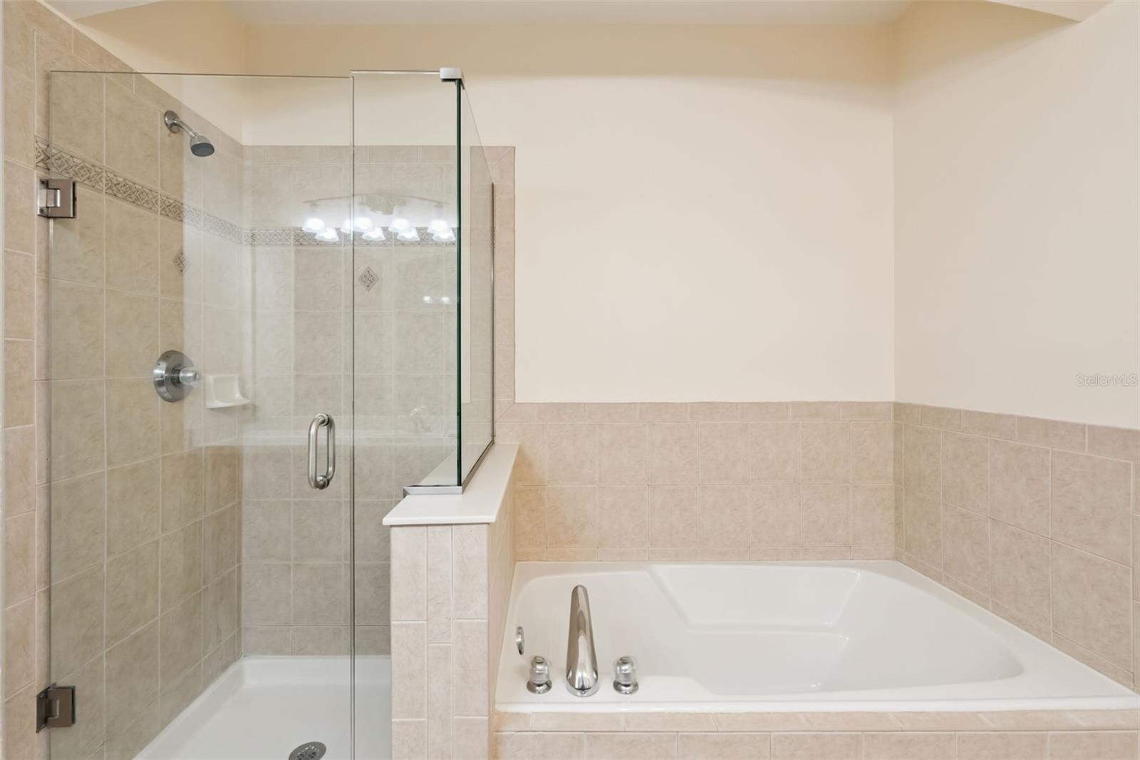 ARTISAN CLUB CONDO P2 - Residential