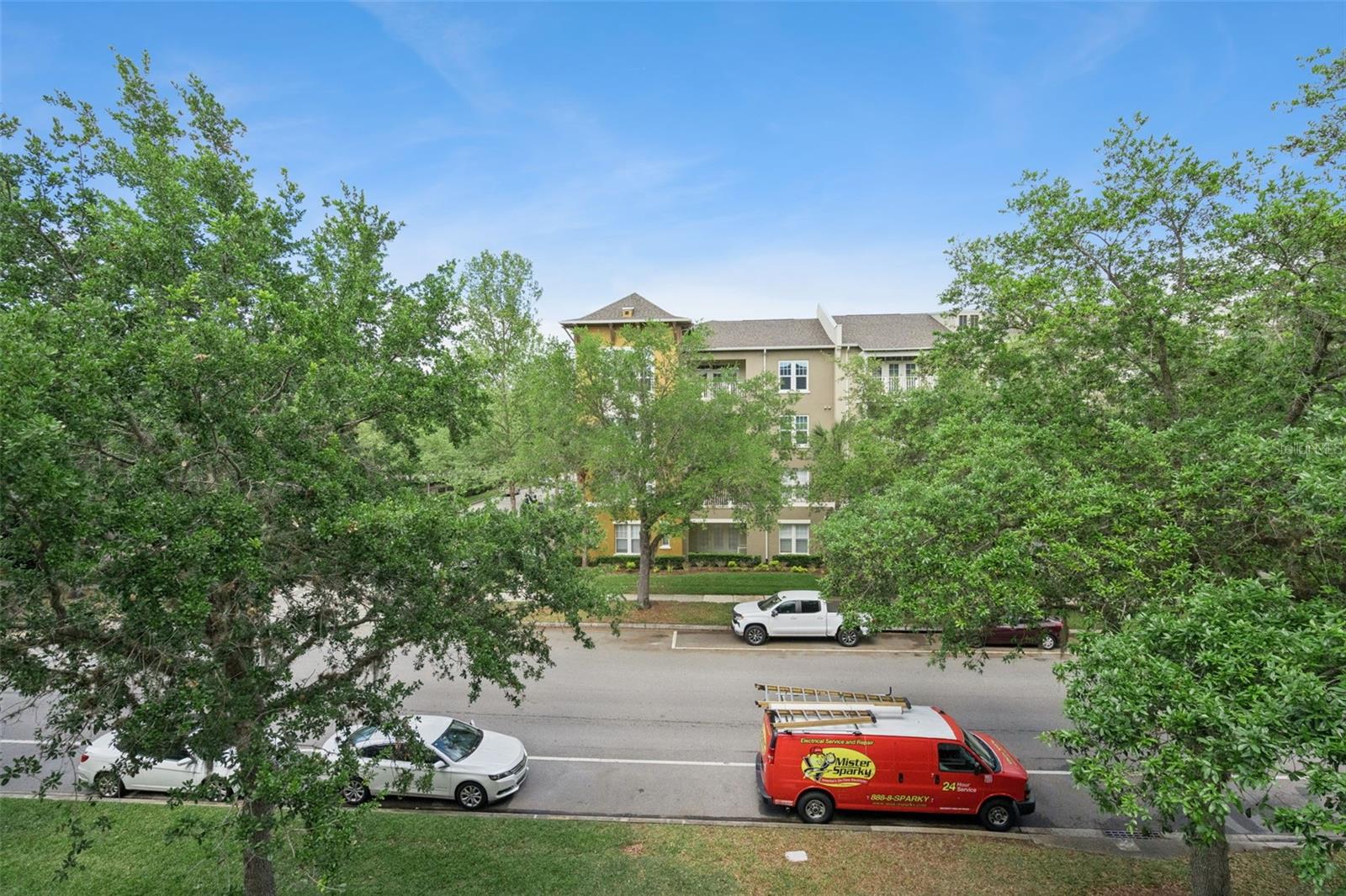 ARTISAN CLUB CONDO P2 - Residential