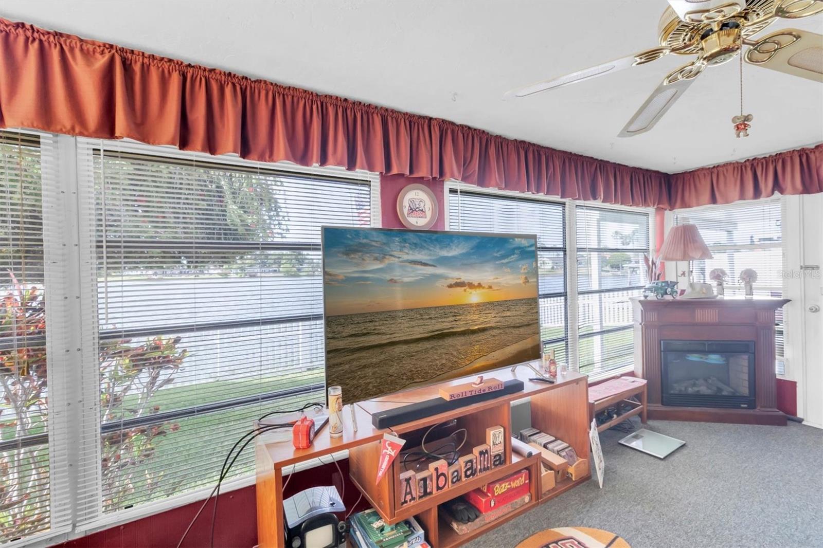 ALOHA GARDENS - Residential