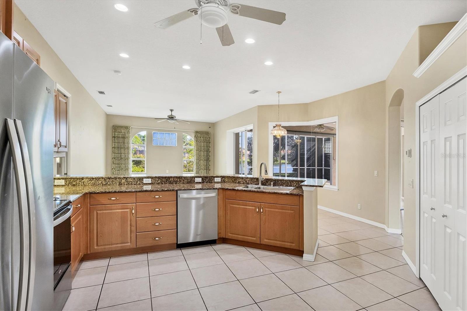 THREE OAKS - Residential