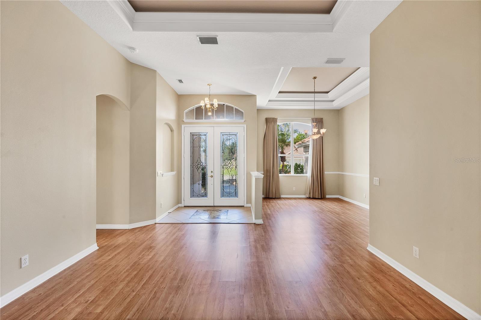 THREE OAKS - Residential