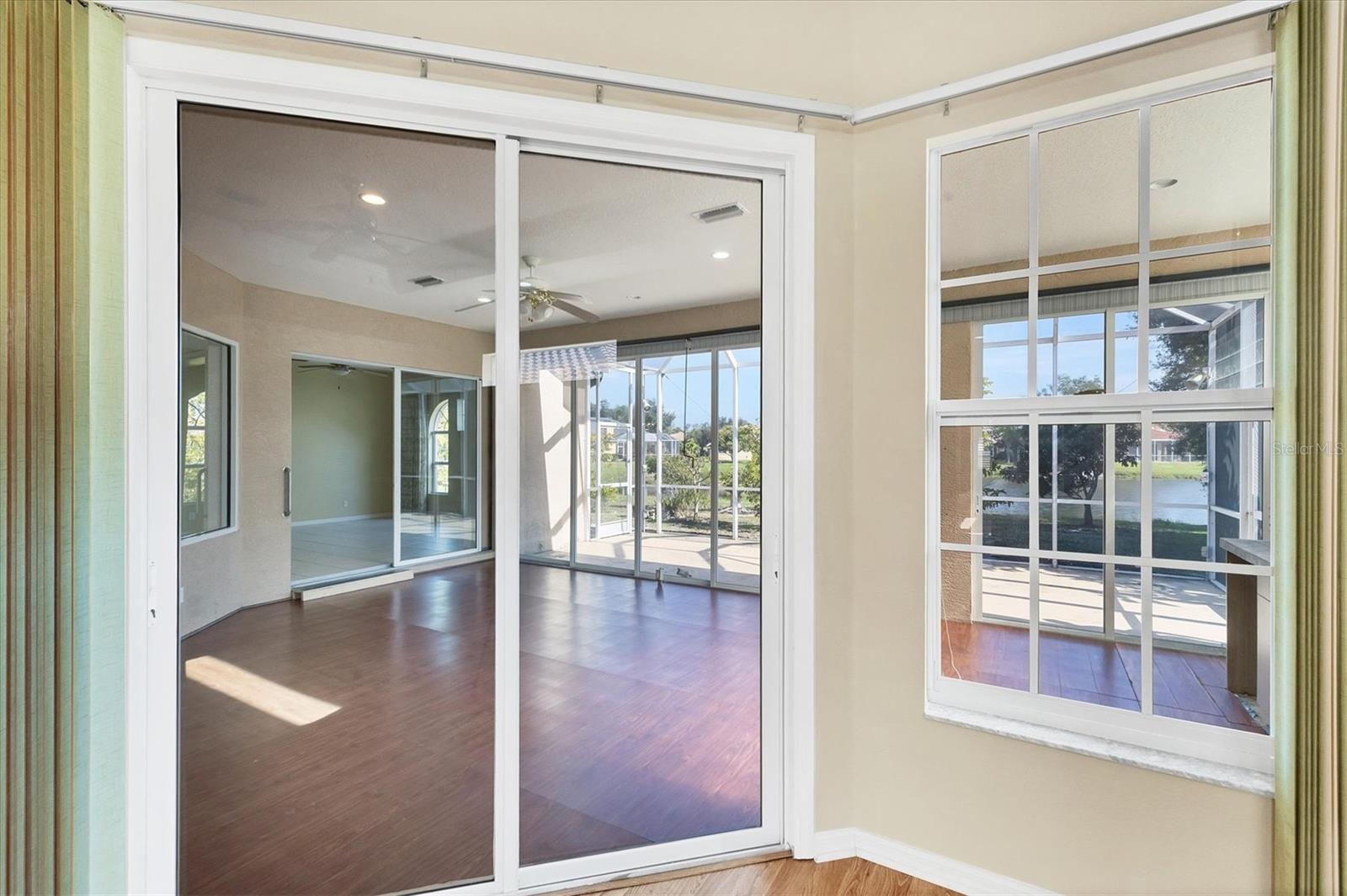 THREE OAKS - Residential