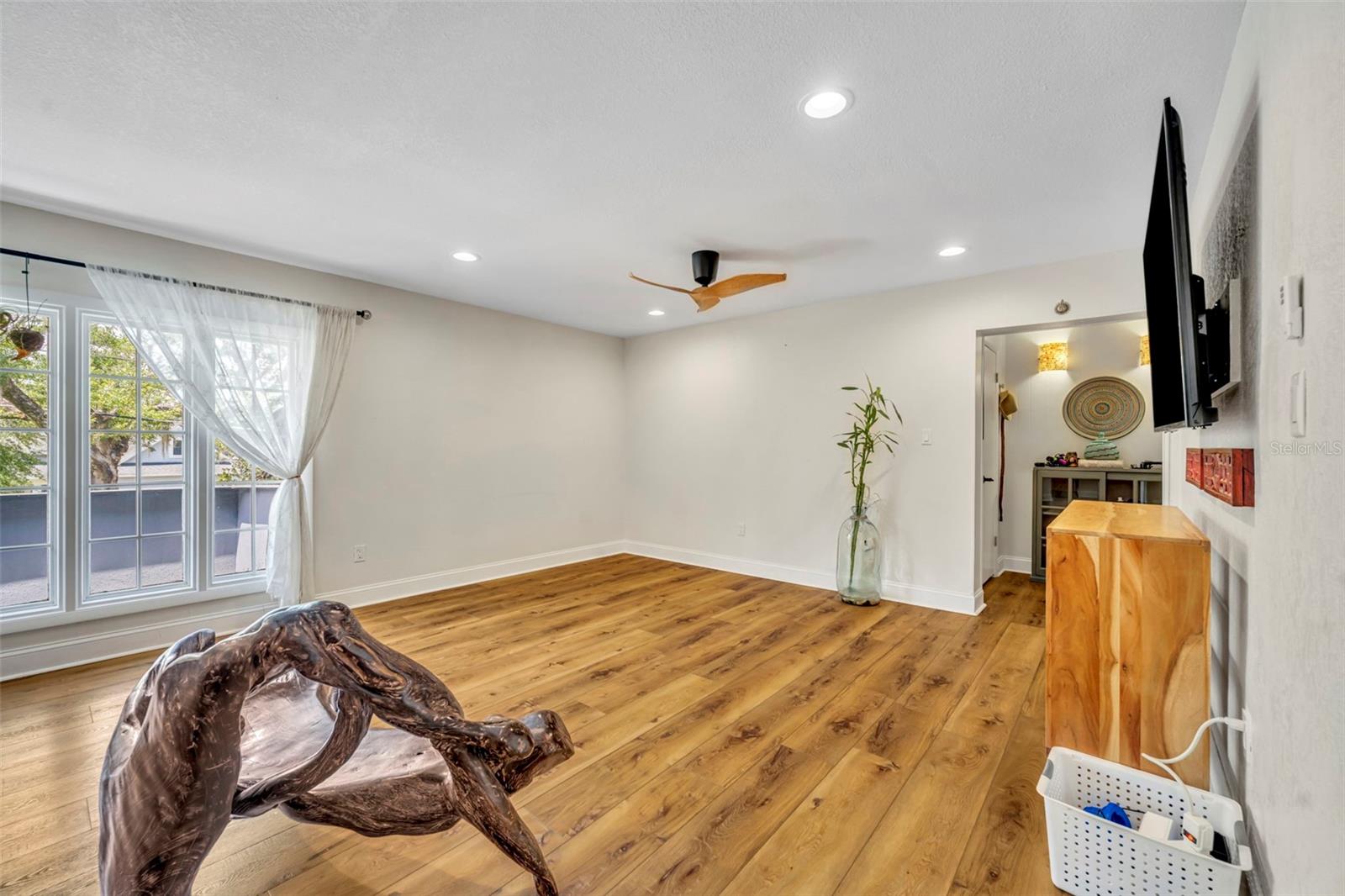 1920 WOODCREST DRIVE 15