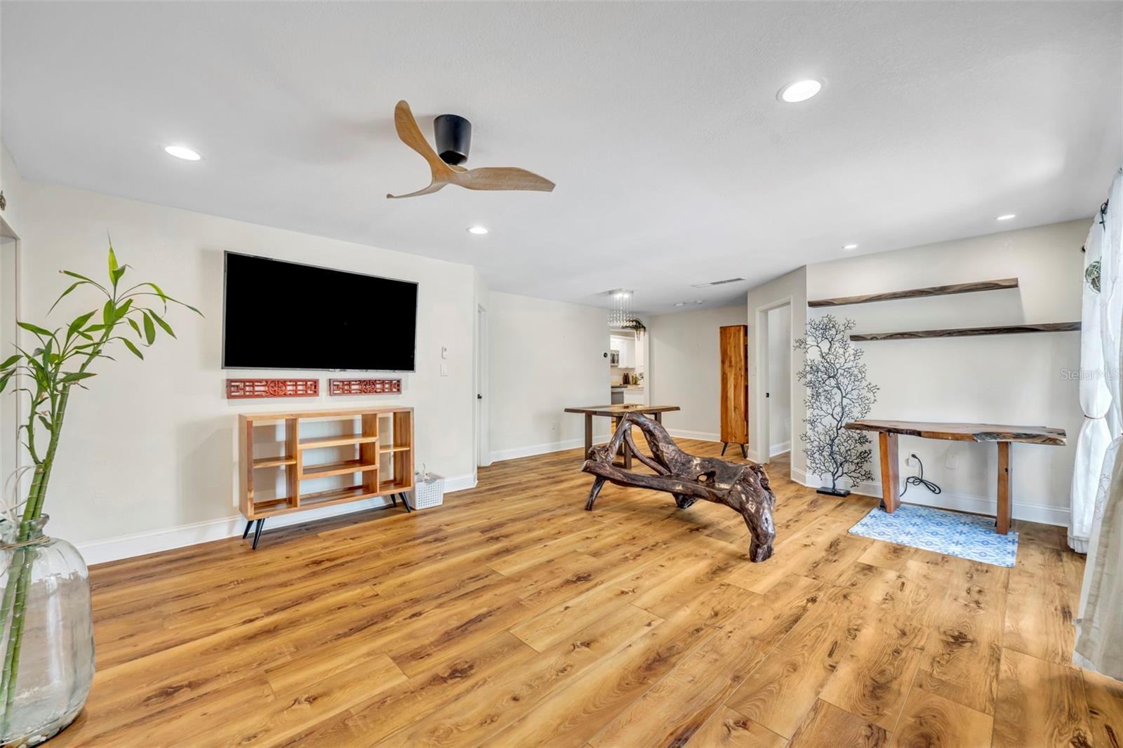 1920 WOODCREST DRIVE 15