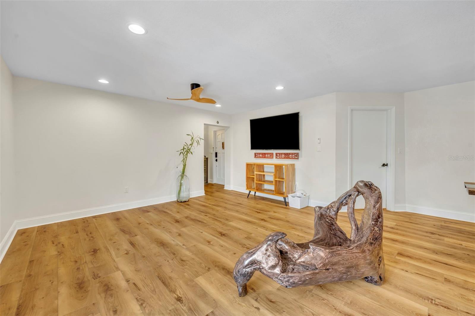 1920 WOODCREST DRIVE 15