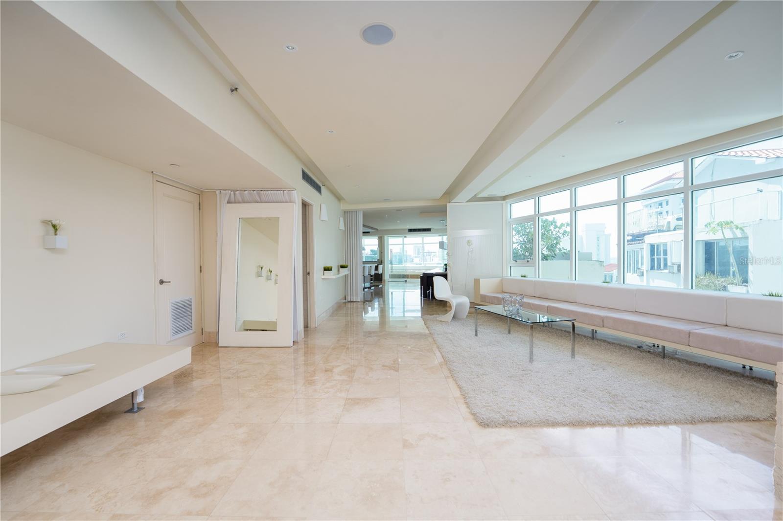 1052 AVE ASHFORD 7