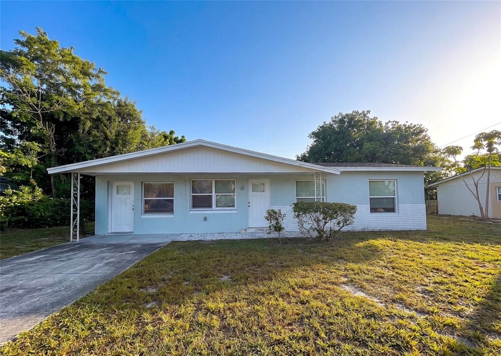 Photo of 1636 SE Arapaho Avenue, Stuart, FL 34994 (MLS # TB8537792)