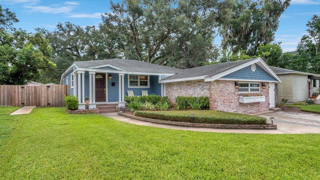 Photo of 1819 Lake Sue Drive, Orlando, FL 32803 (MLS # TB8542102)