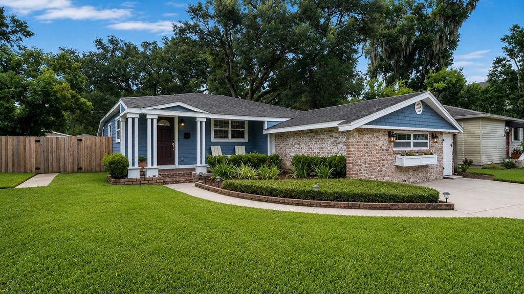 Photo of 1819 Lake Sue Drive, Orlando, FL 32803 (MLS # TB8542102)