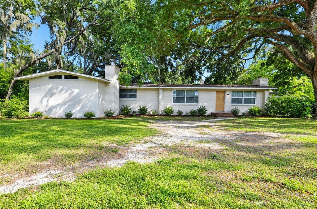 Photo of 10109 Main Street, Thonotosassa, FL 33592 (MLS # C7528280)