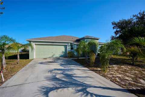 A home in LAKE WALES