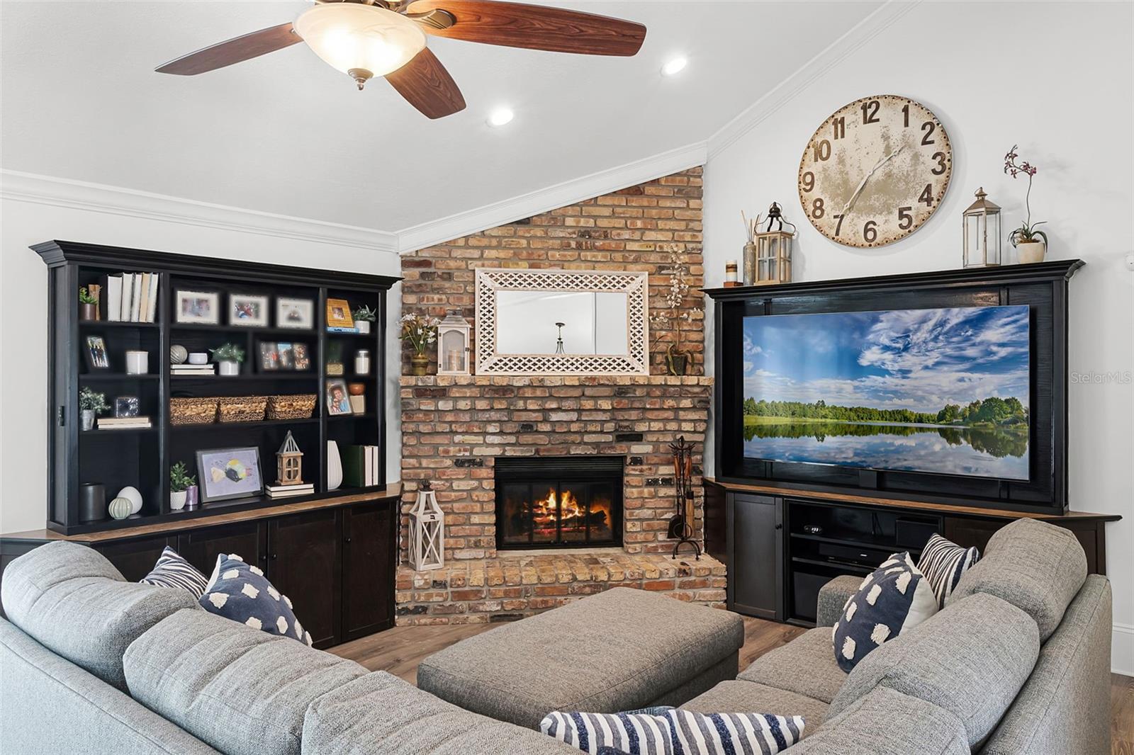 8625 VISTA POINT COVE