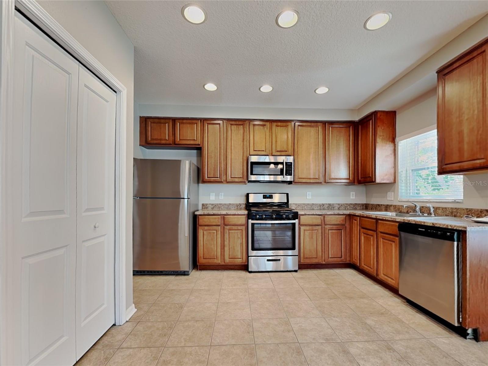 HUNTING CREEK MULTI-FAMILY - Residential Lease