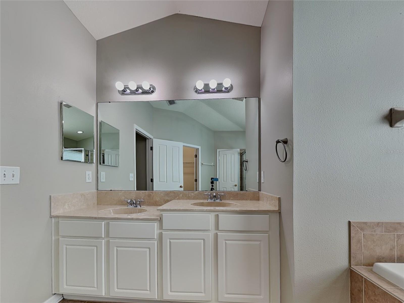 HUNTING CREEK MULTI-FAMILY - Residential Lease