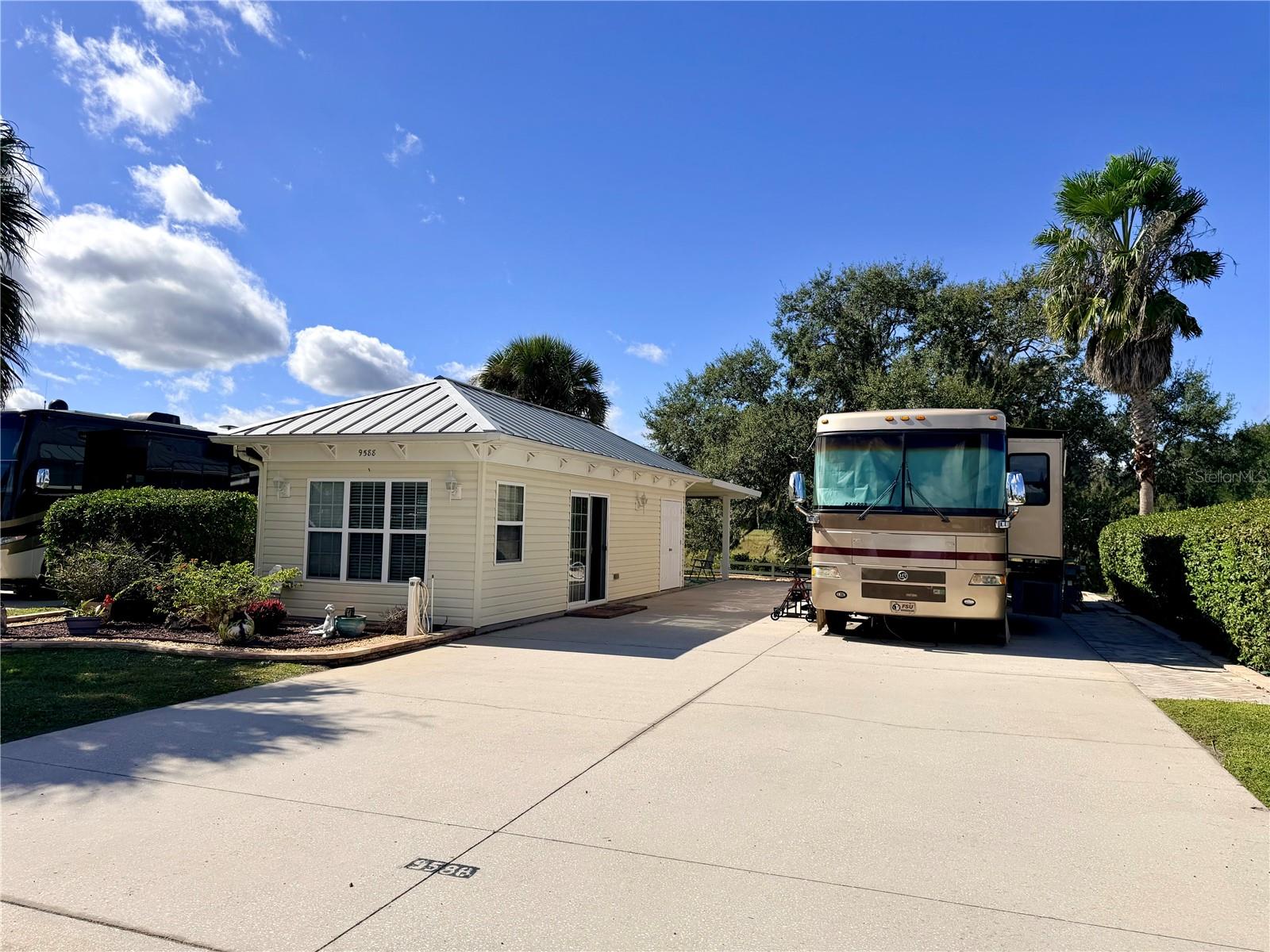 FLORIDA GRANDE MOTOR COACH RESIDENCE - Land