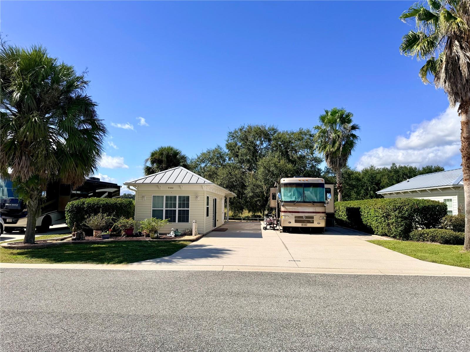 FLORIDA GRANDE MOTOR COACH RESIDENCE - Land