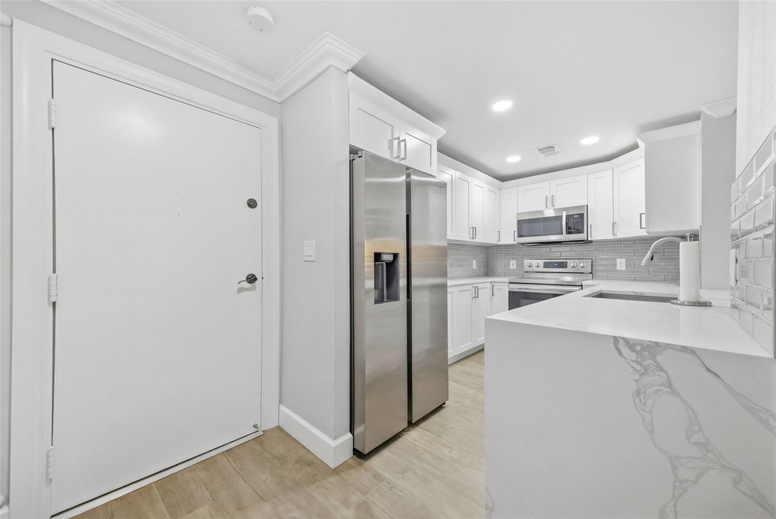 4141 BAYSHORE BOULEVARD 306