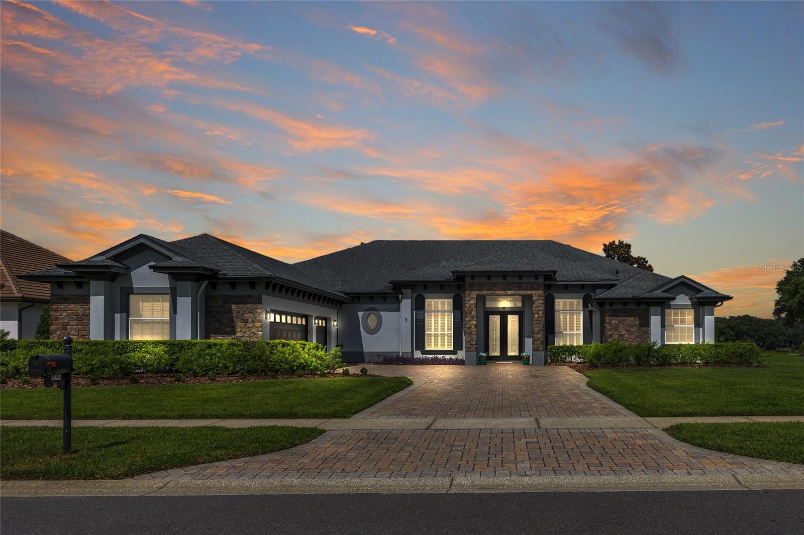 902 JOHNS POINT DRIVE