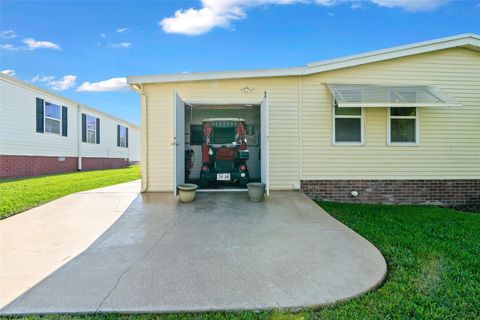 A home in LADY LAKE