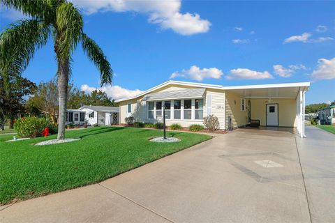 A home in LADY LAKE