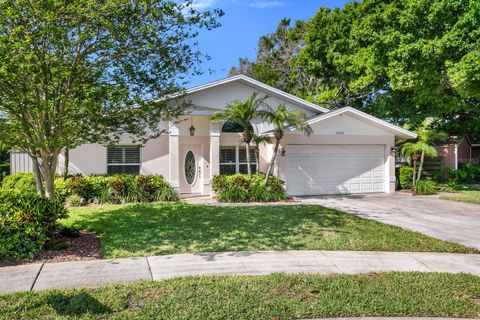 Photo of 6450 49th Avenue N, St Petersburg, FL 33709 (MLS # TB8491976)