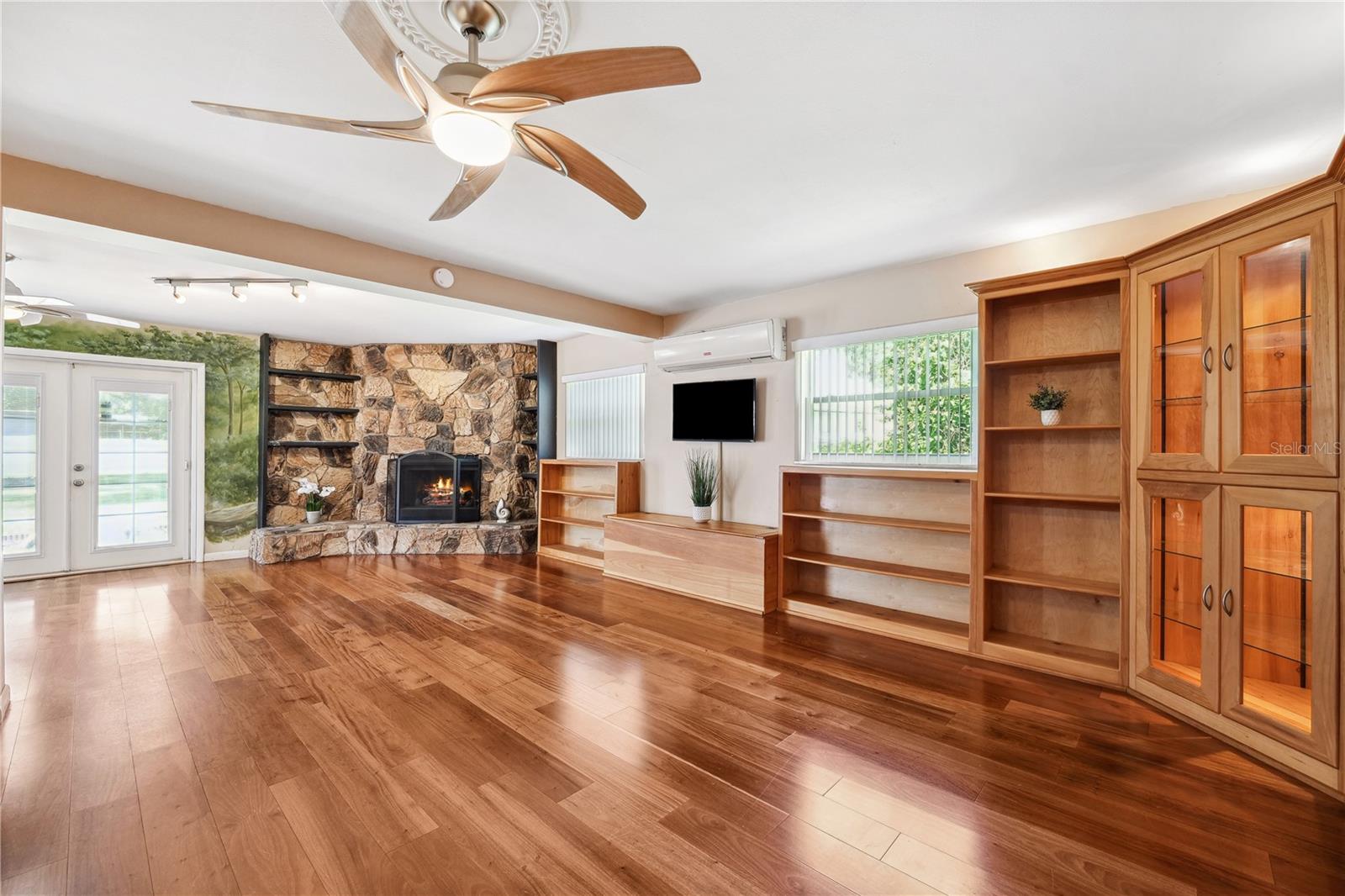 505 S LARRY CIRCLE
