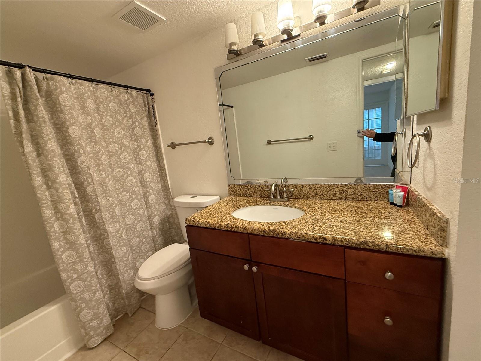 RESIDENCES AT VILLA MEDICI CONDOMINIUM 8499/4131 & - Residential Lease