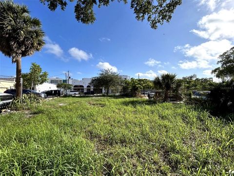 Photo of 1420 5th St, Sarasota, FL 34236 (MLS # A4683214)