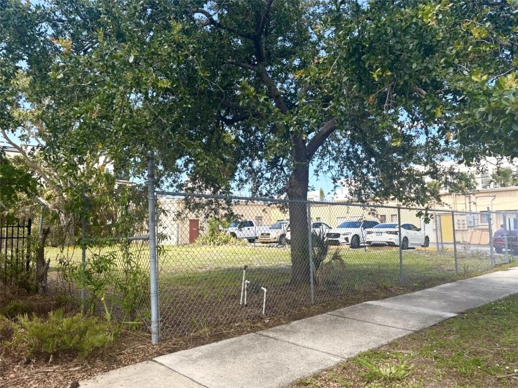 Photo of 1420 5th St, Sarasota, FL 34236 (MLS # A4683214)