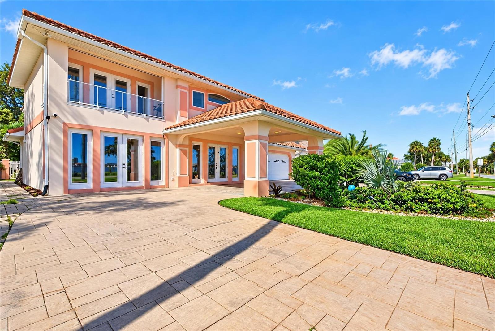 912 RIVERSIDE DRIVE