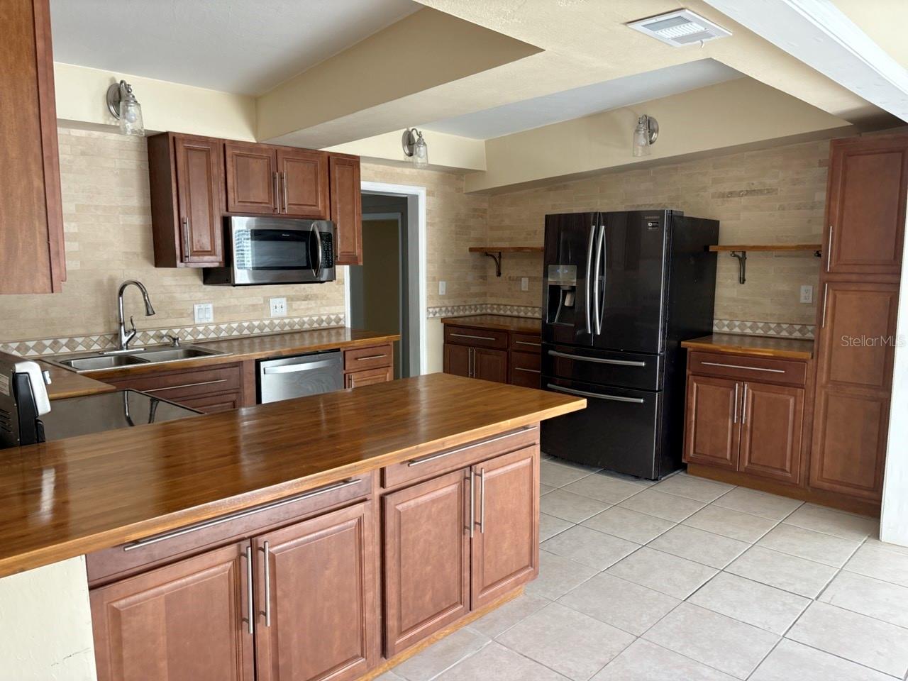 1325 SANDY LANE