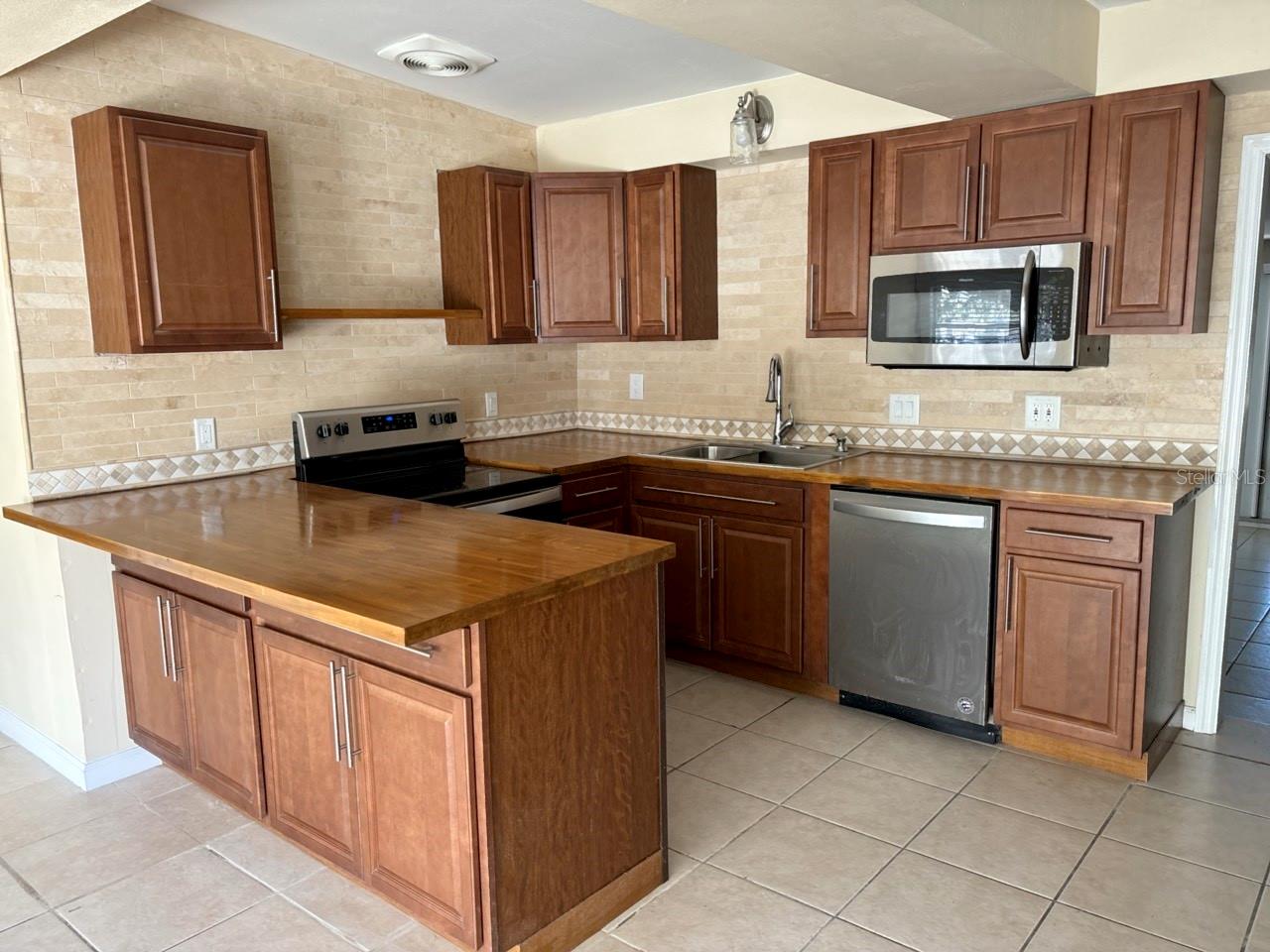 1325 SANDY LANE