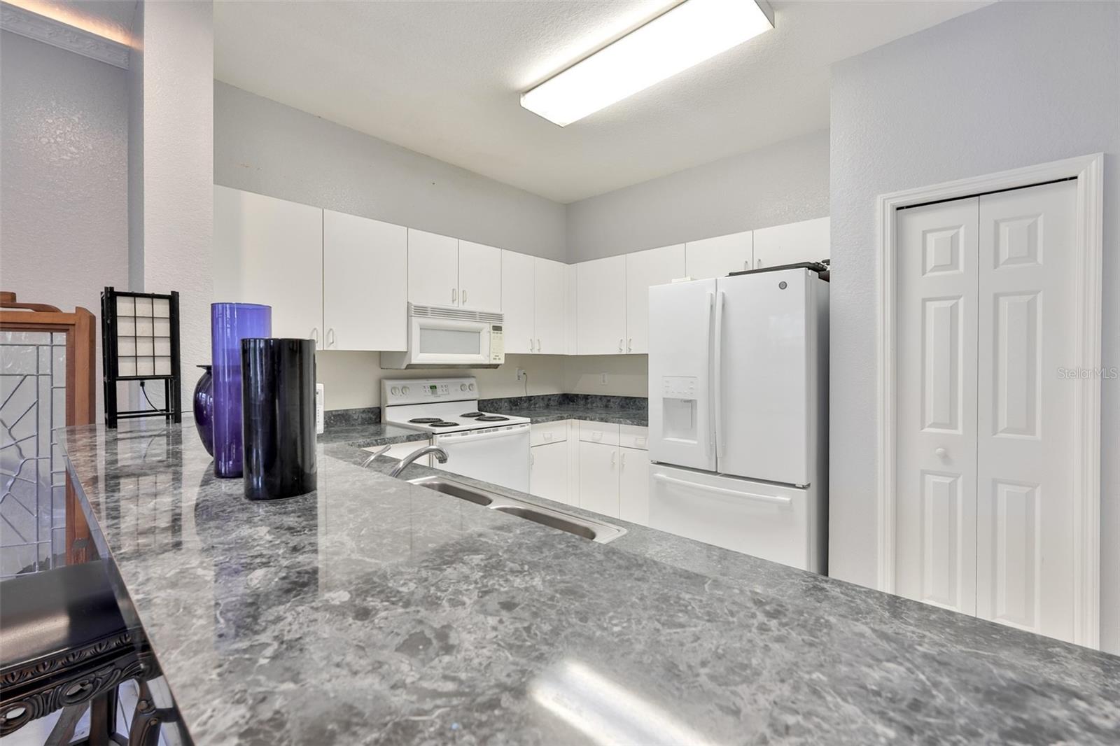 WILLOW LAKE - Residential