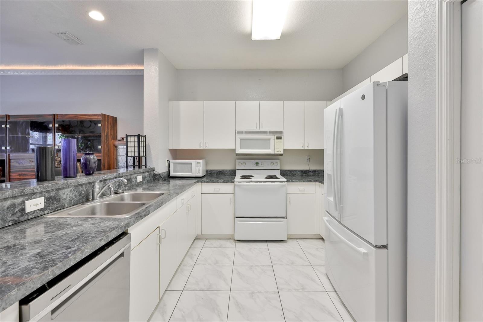 WILLOW LAKE - Residential