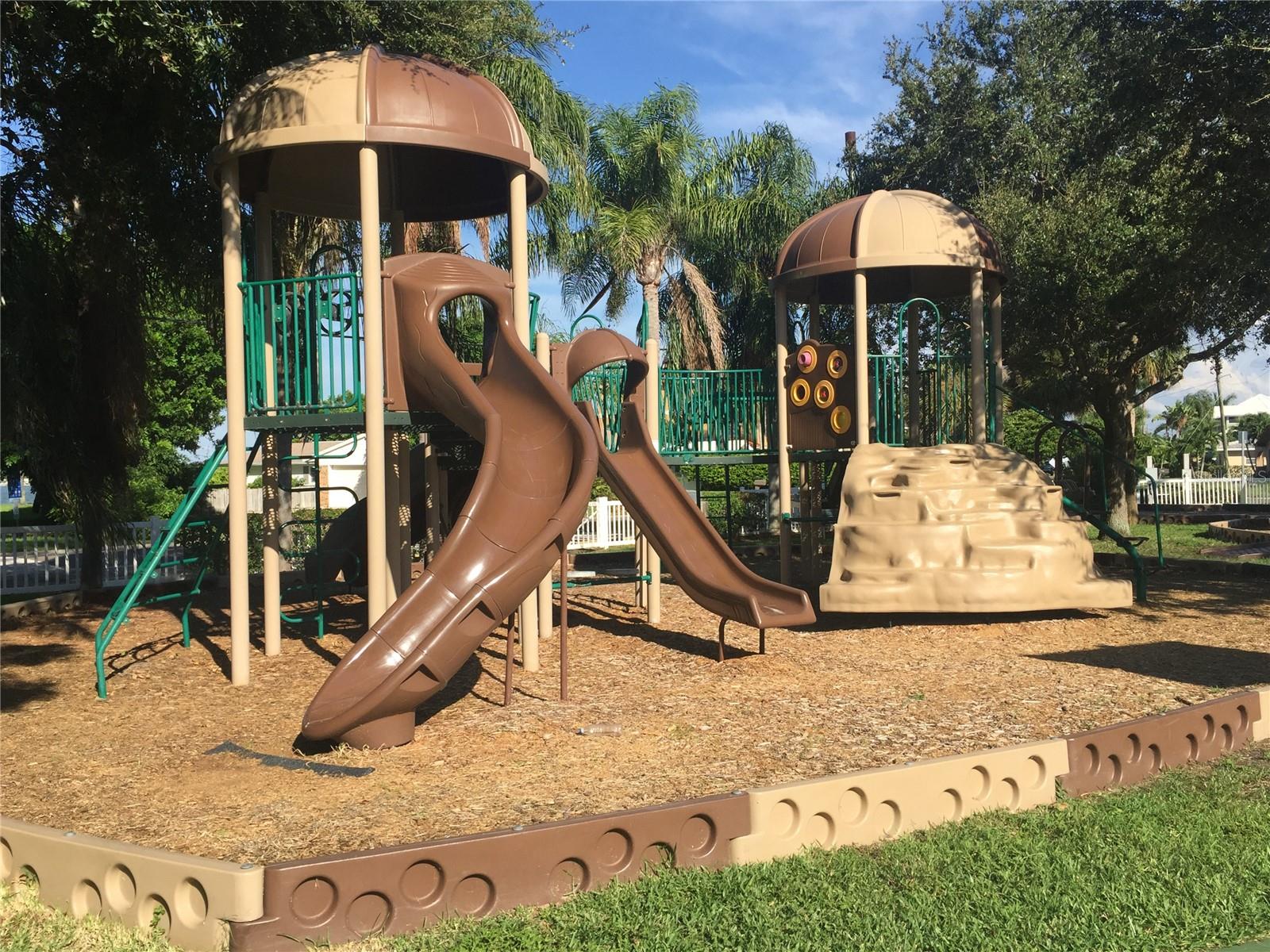 LA HACIENDA CONDO - Residential