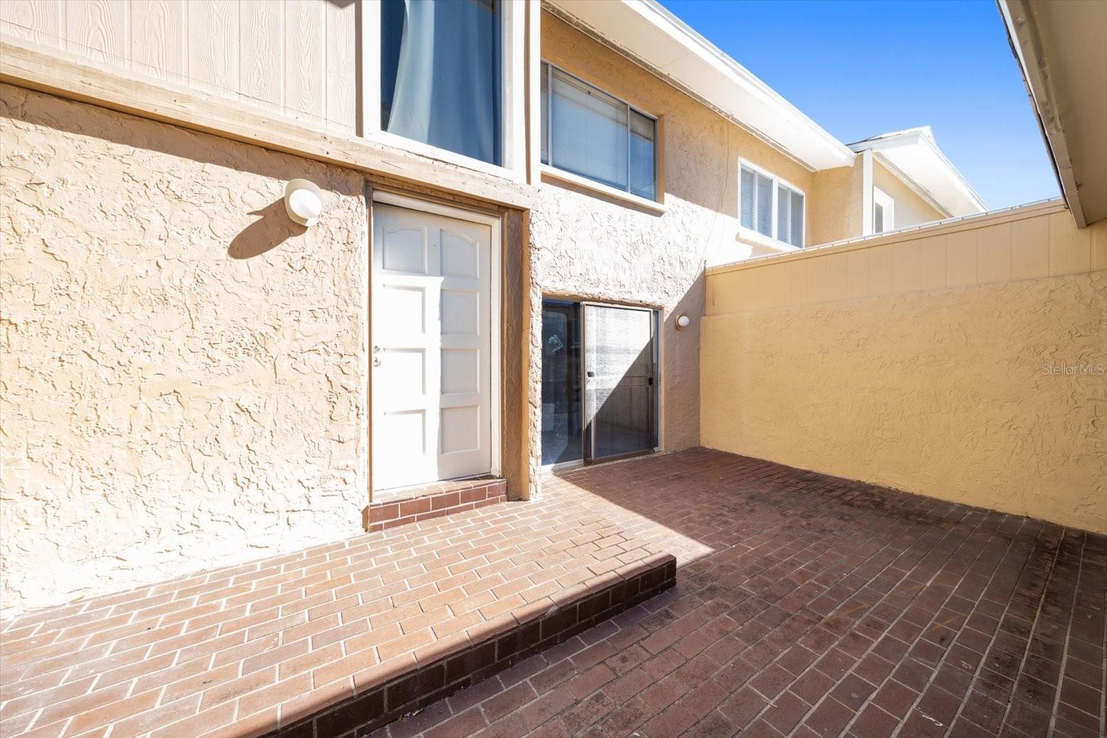 LA HACIENDA CONDO - Residential