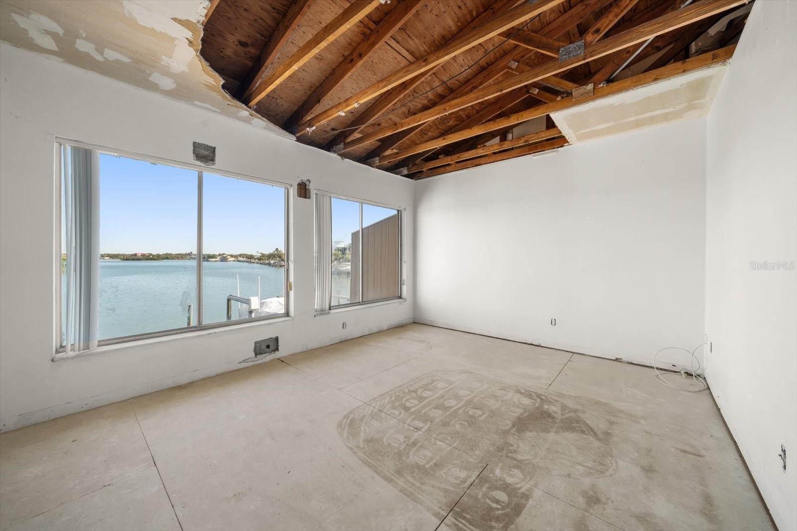 LA HACIENDA CONDO - Residential