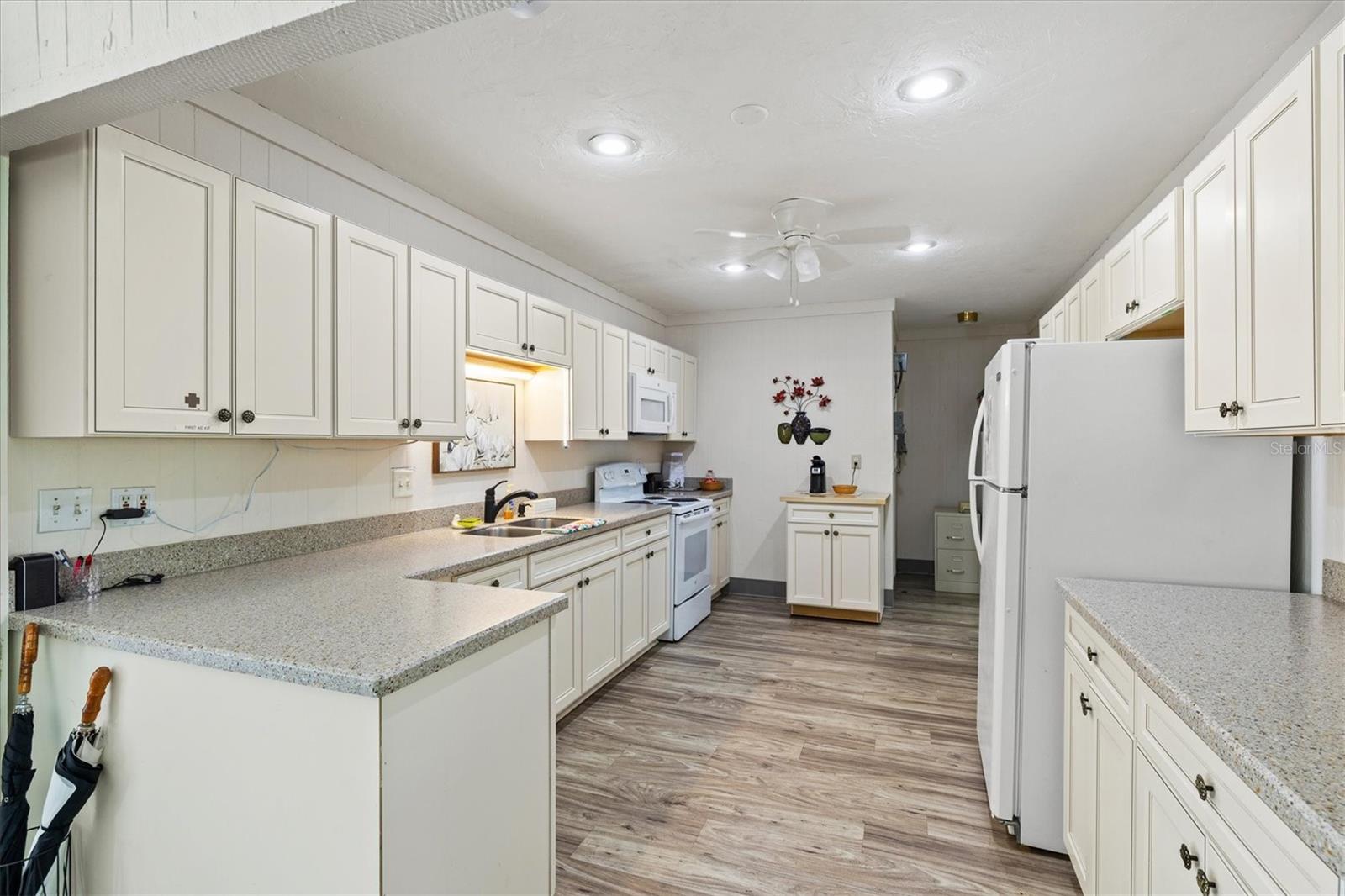 PINEBROOK LAKE CLUB PH 2 - Residential