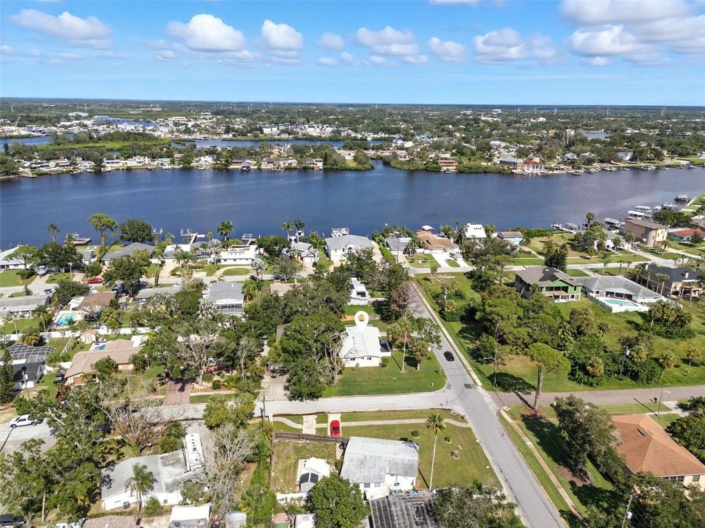 Photo of 695 Sunset Dr, Tarpon Springs, FL 34689 (MLS # TB8486752)