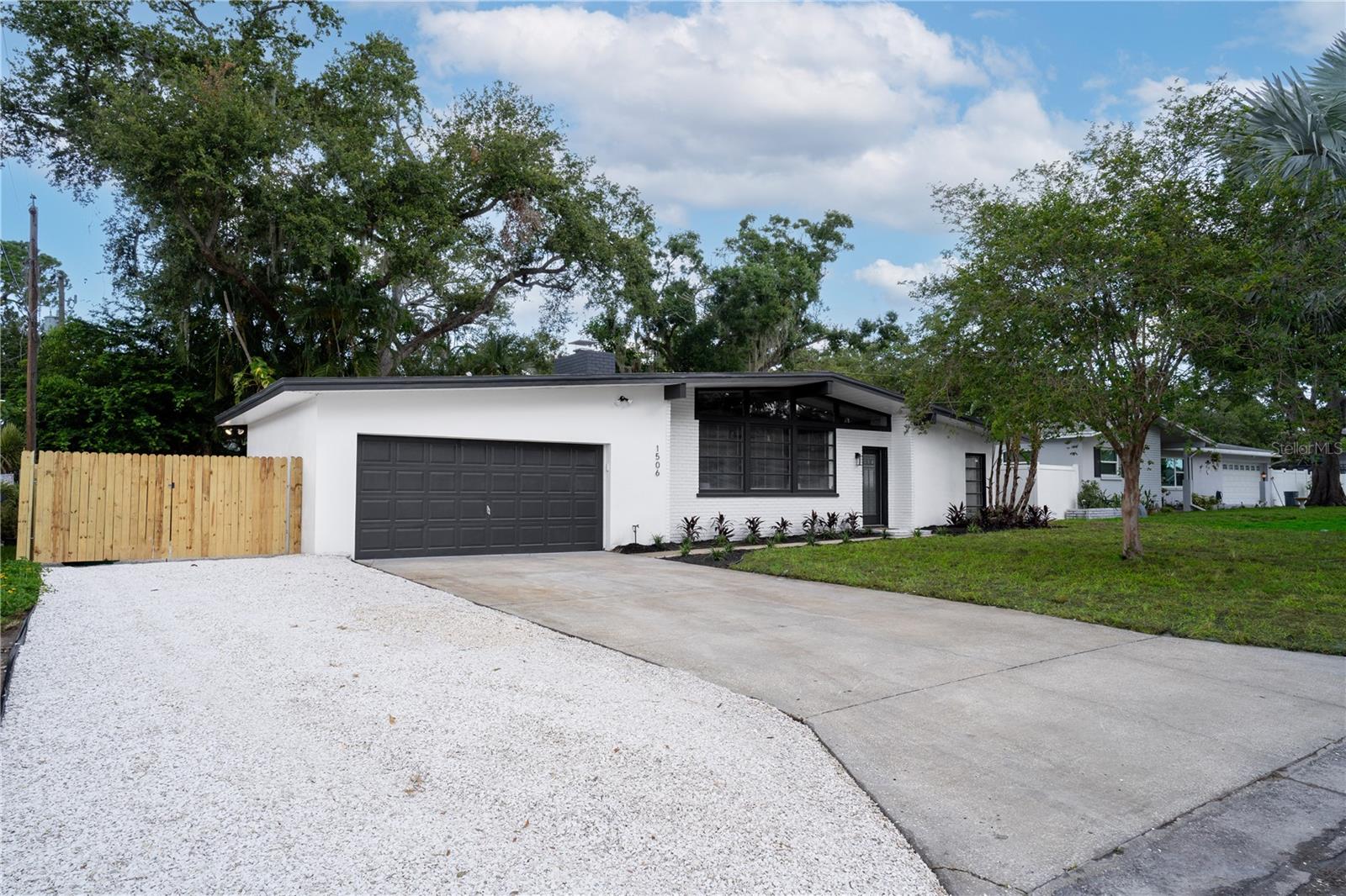 1506 WINDING WAY W
