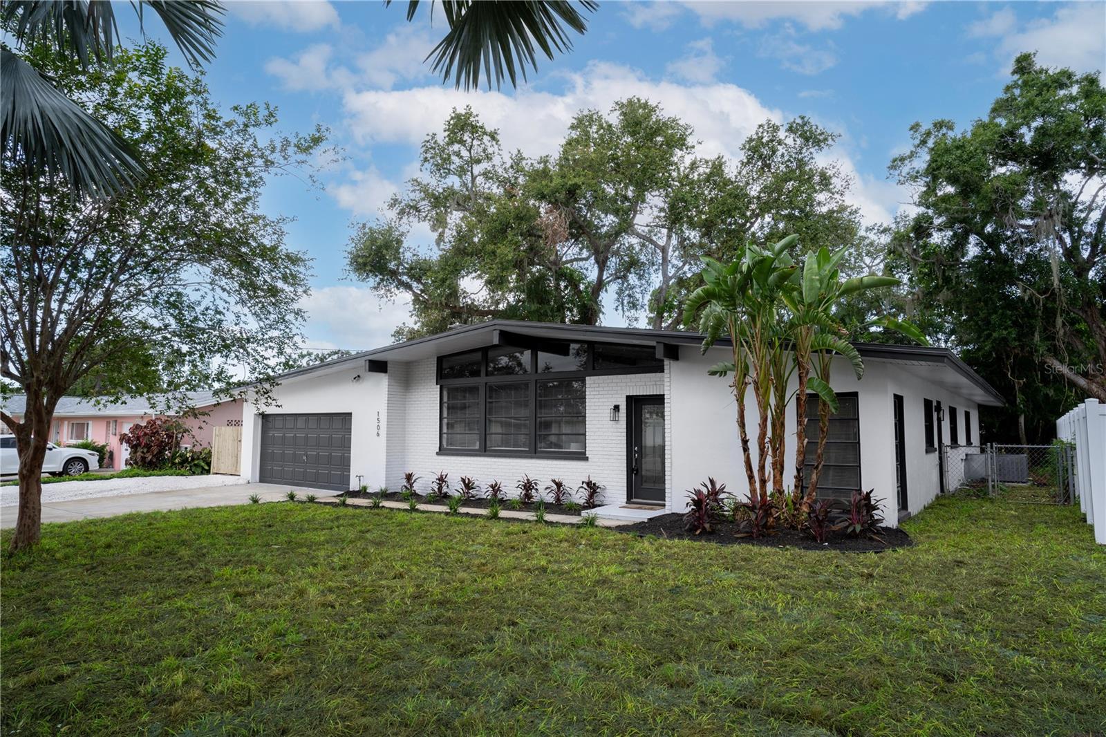 1506 WINDING WAY W