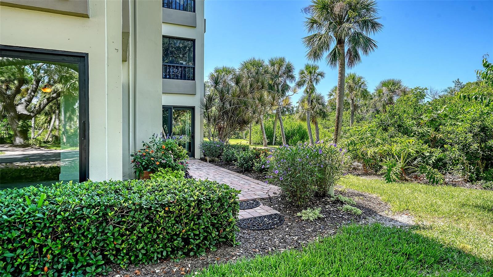 WHISPERING SANDS - Residential