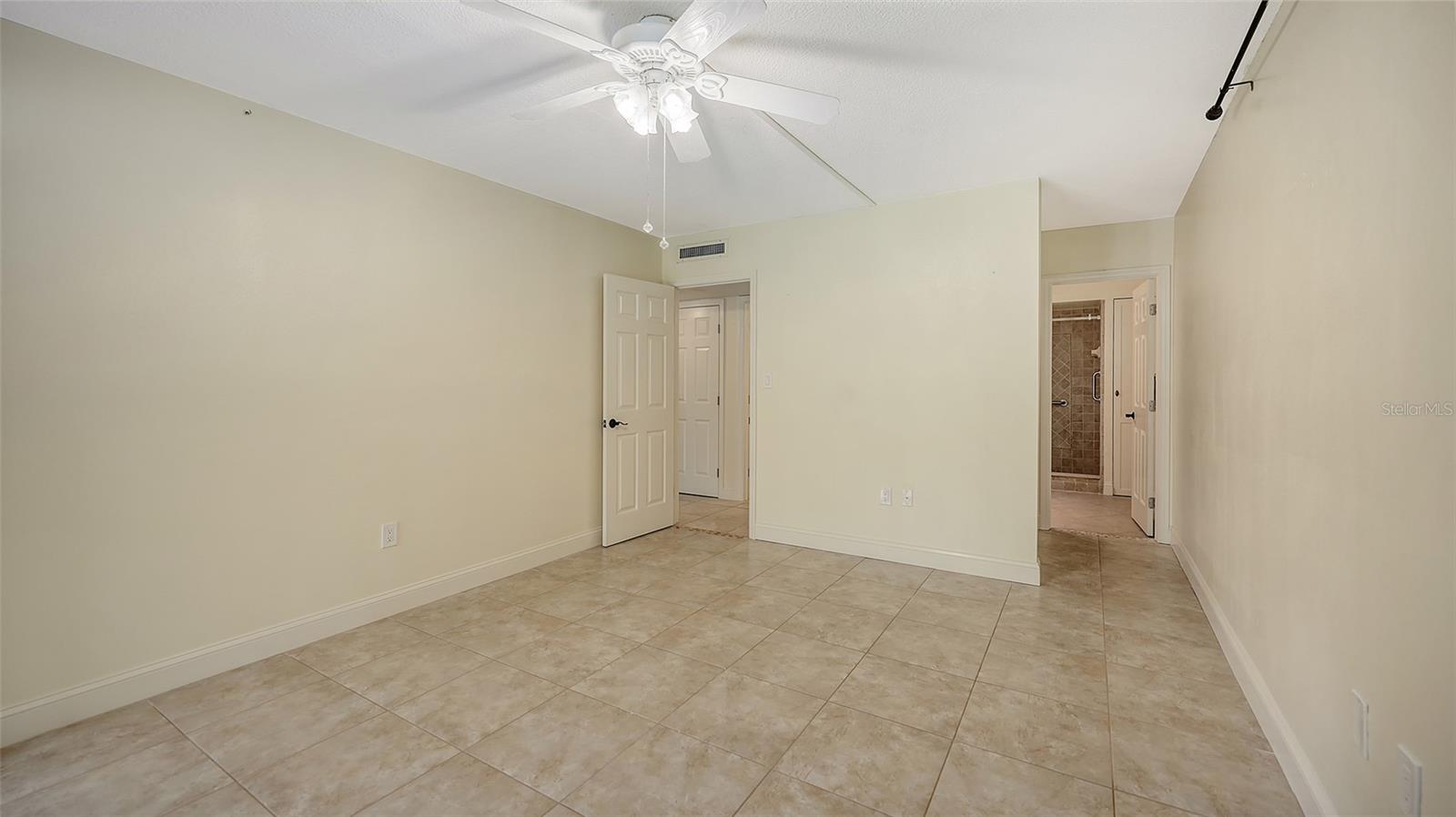 WHISPERING SANDS - Residential
