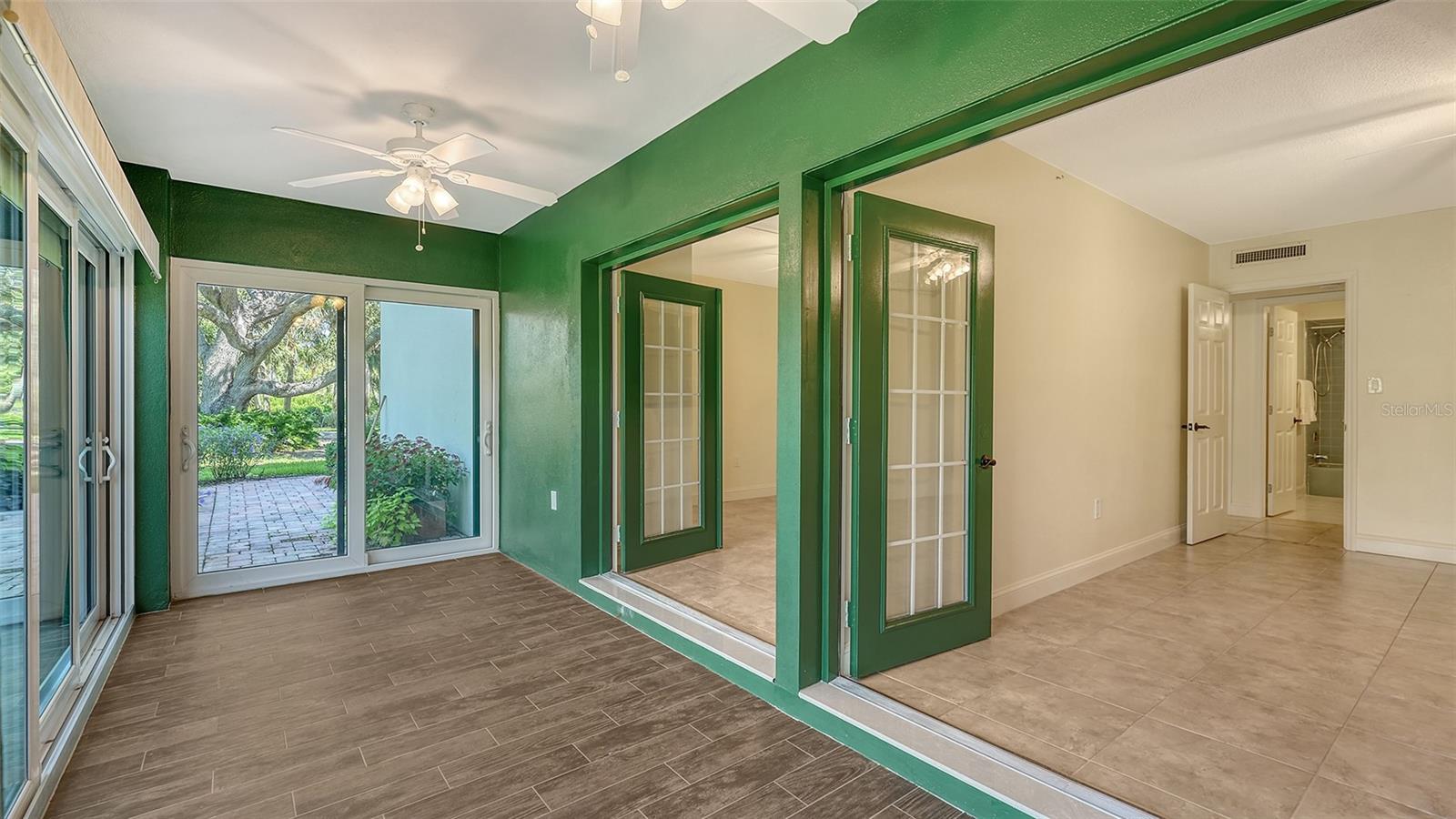 WHISPERING SANDS - Residential