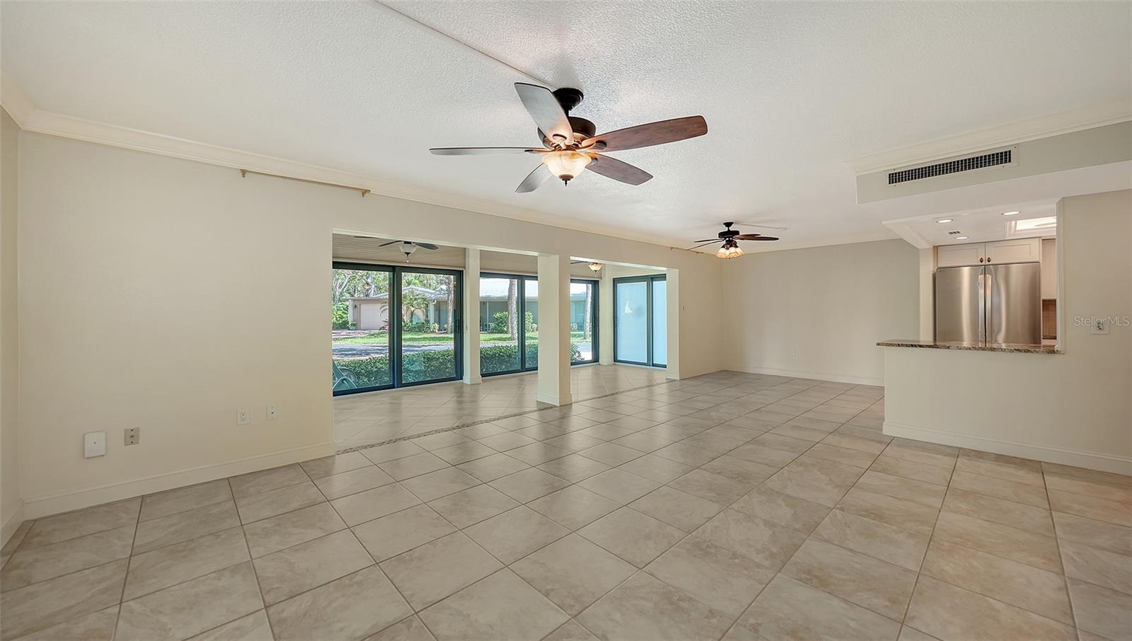 WHISPERING SANDS - Residential